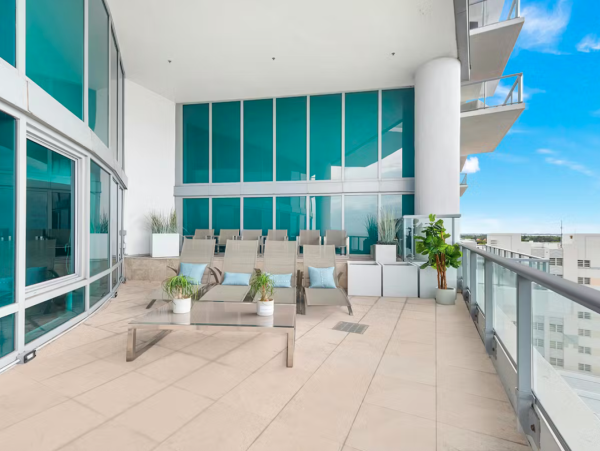 Luxury South Beach Vacation Rental- Ocean View Condo with 3 Pools & Spa